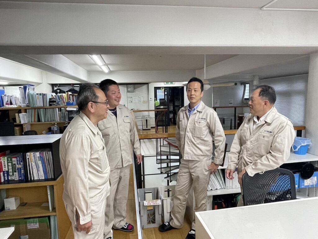 矢口電気の社内の様子